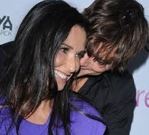 Moving Van Spotted Outside Ashton Kutcher & Demi Moore’s Home