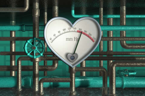 Bluthochdruck: Ein Rohrsystem führt zu einem metallisch geformten Herz auf dem die Pulsfrequenz angezeigt wird