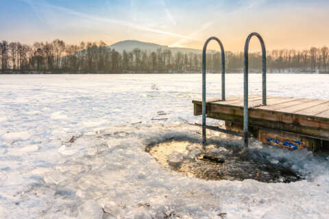Kältekammer: Eisloch zum abkühlen oder baden